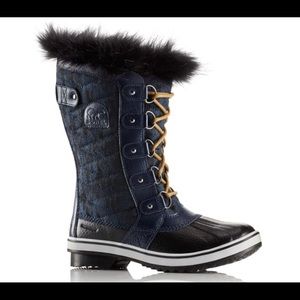 Used ONCE - Sorel Tofino Collegiate Navy Boots